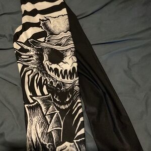 Jack Skellington  Halloween   Leggings . NWT  SIZE  XL ..